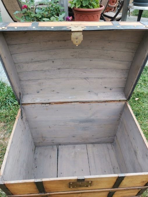 Travel trunk early 20th