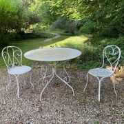 White lacquered wrought iron garden furniture set