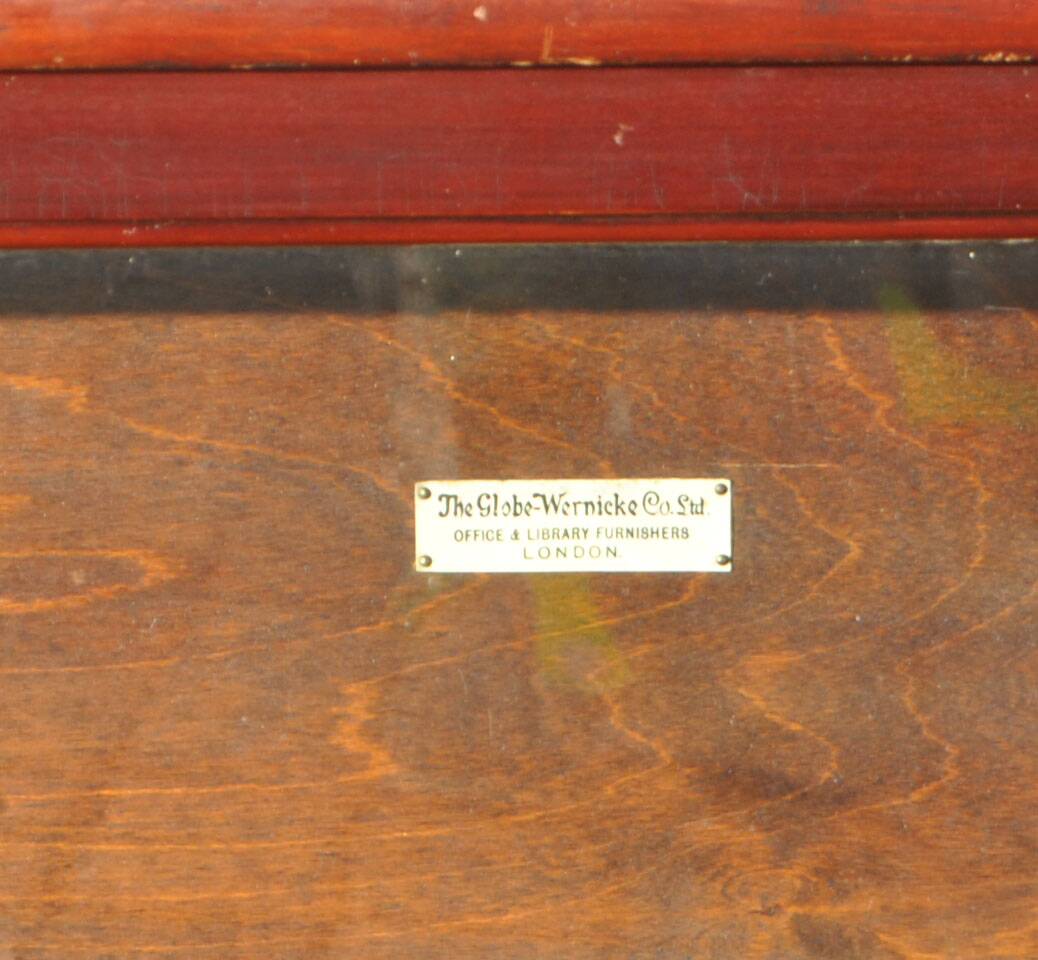 Mahogany glass-fronted bookcase THE GLOBE WERNICKE LONDON 1900, a piece of furniture