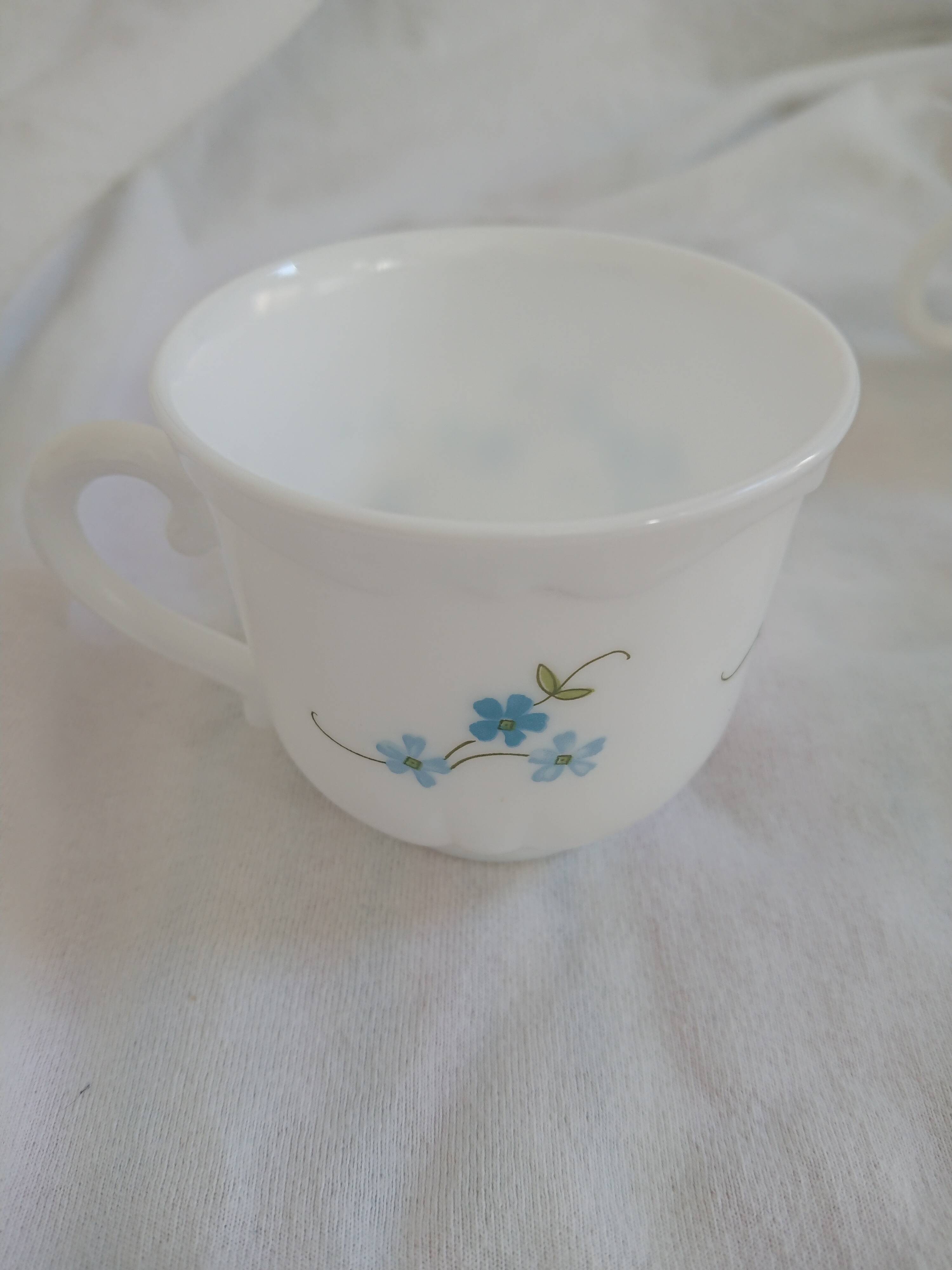 New Arcopal Myosotis cups
