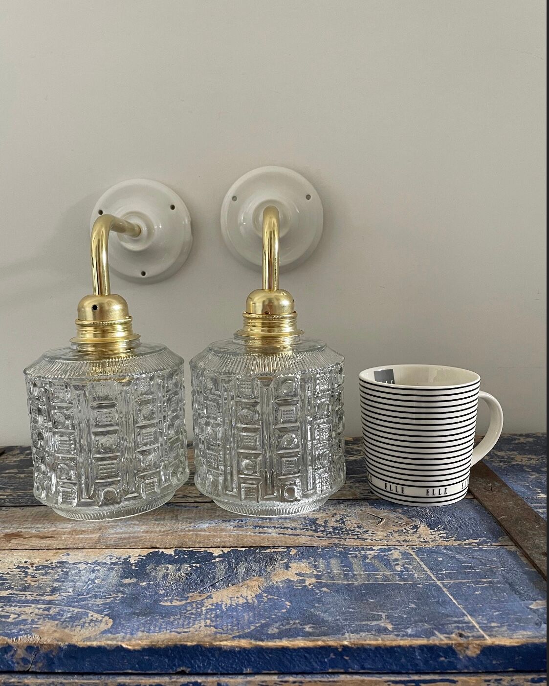 Paire d’appliques vintage en verre ciselé