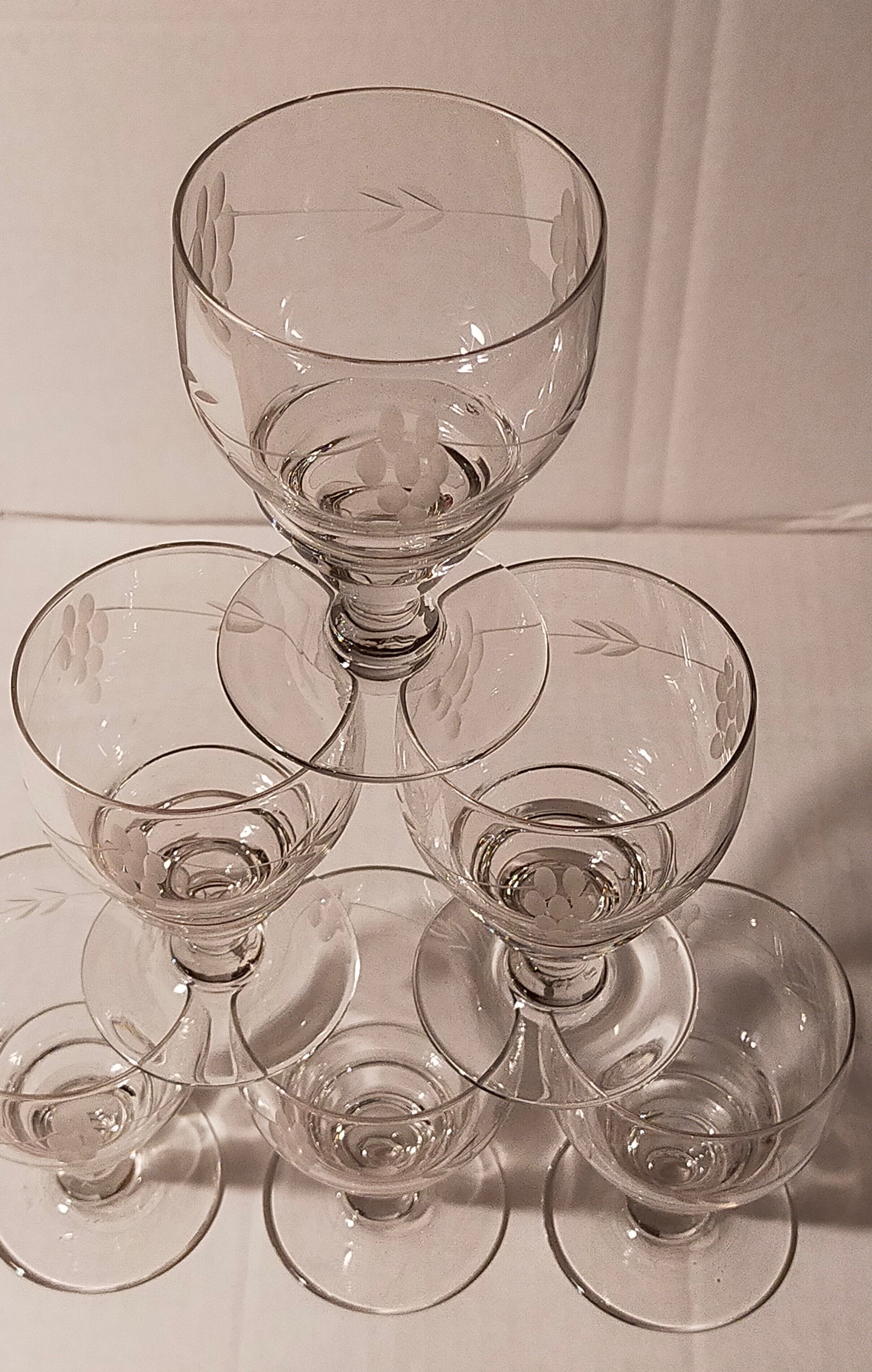 PRODUCT POP UP CHRISTMAS 2020 Six glasses with antique engraved feet