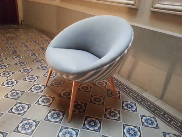 Fauteuil egg cup années 50