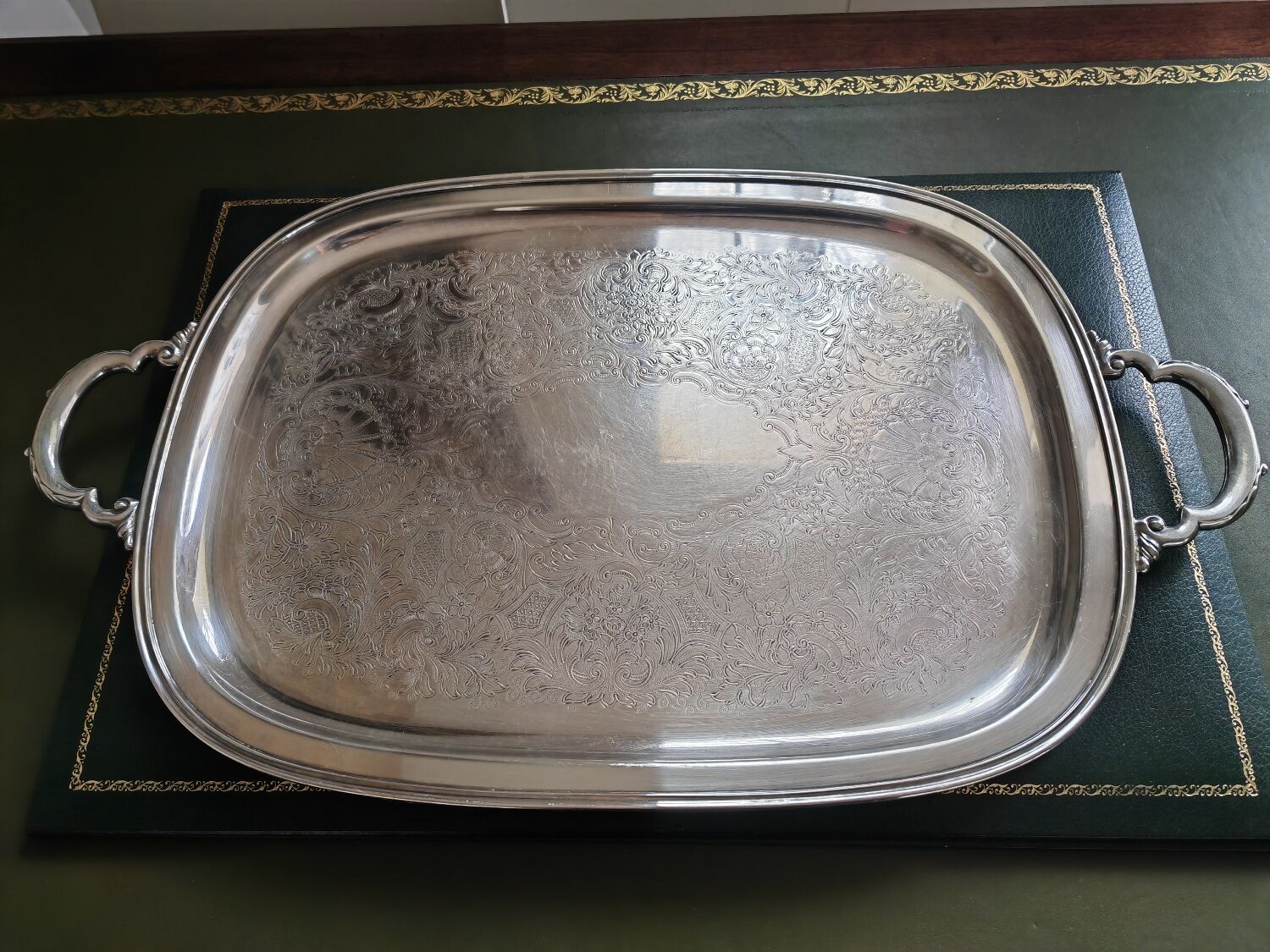 Georgian Court silver metal top