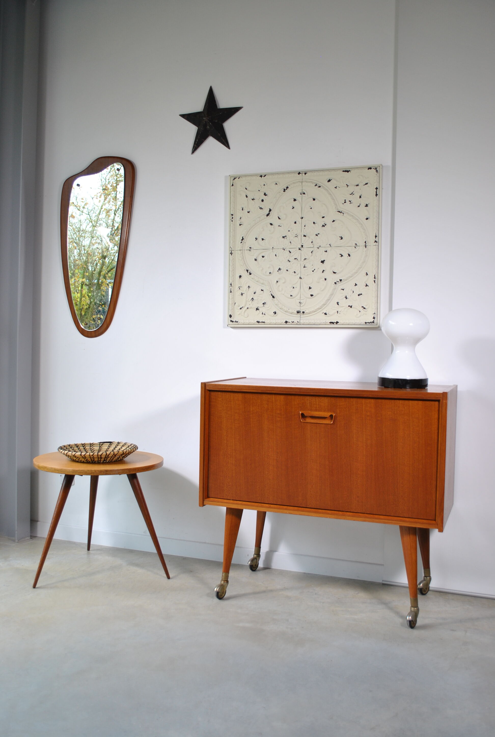 Table basse tripode 1960