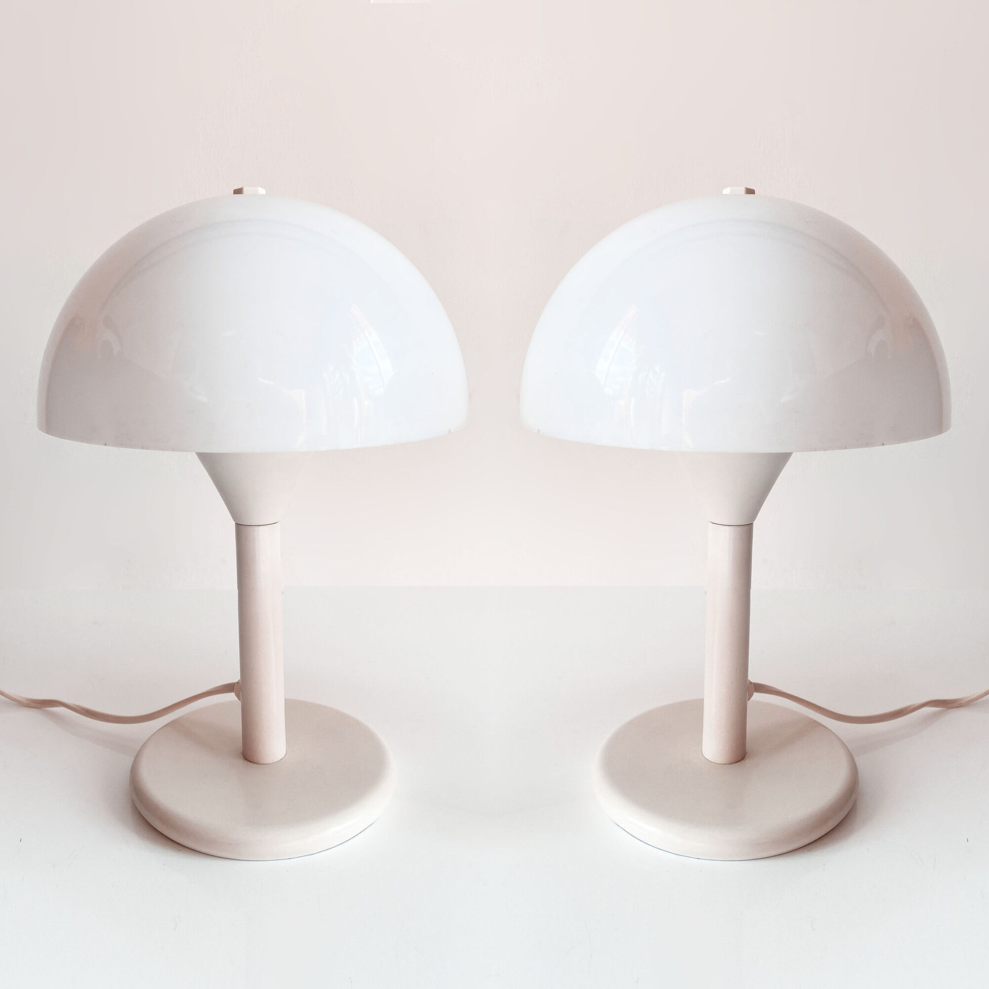 Pair of space age mushroom lamps, France, 70s