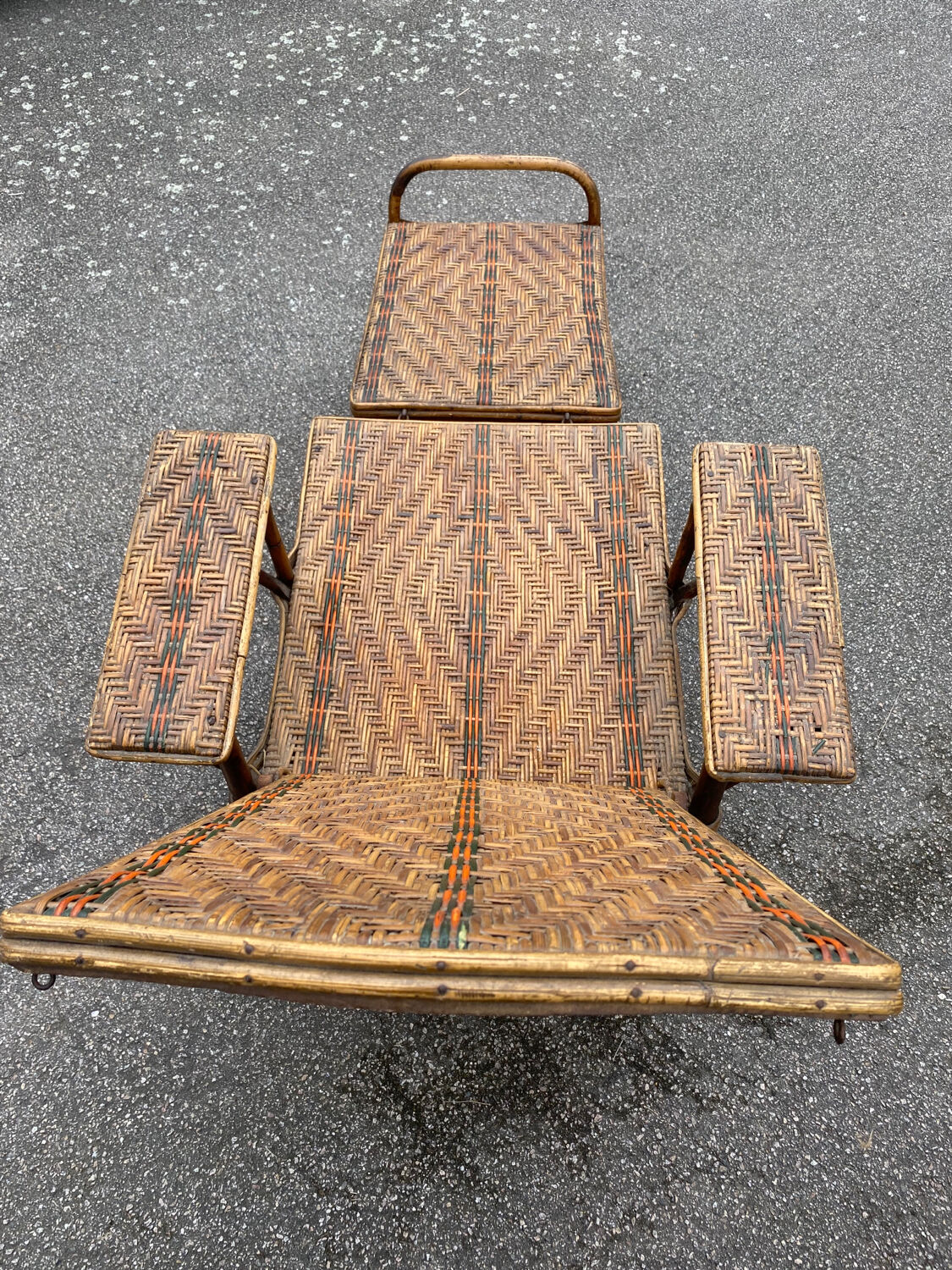 Wicker chaise longue