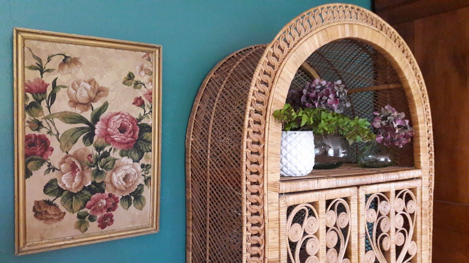 Shelf rattan peacock