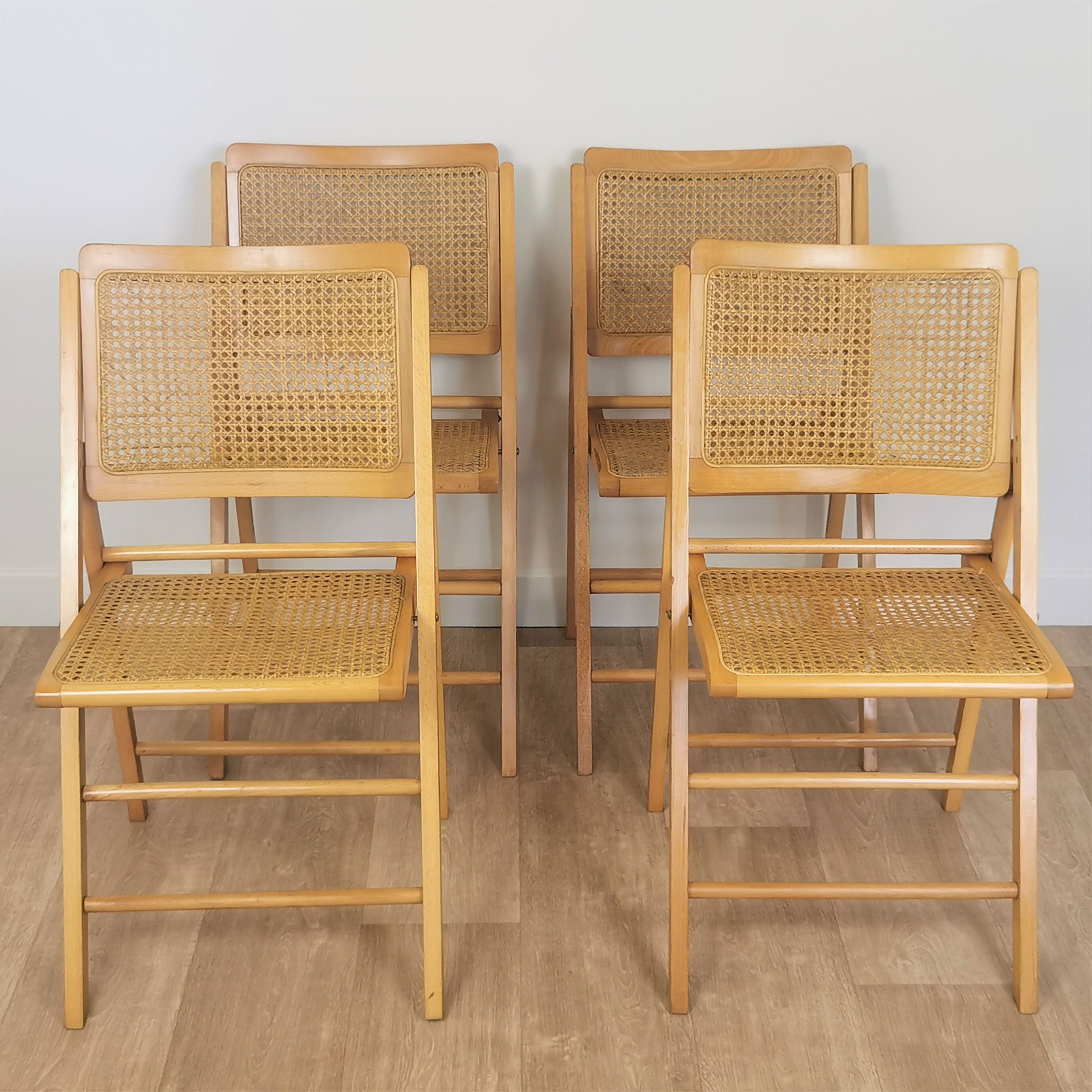 Chaises pliantes cannées