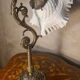 Lampe en bronze et abat-jour en opaline blanche, 1900