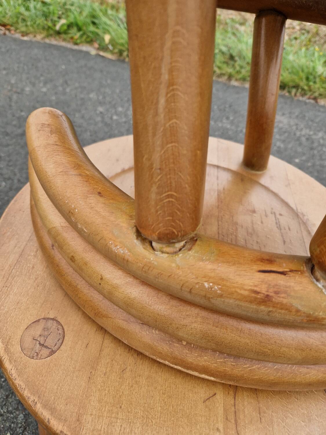 Set of 4 solid organic chairs