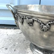 French pewter punch bowl set with 10 cups and ladle – grapevine Etain