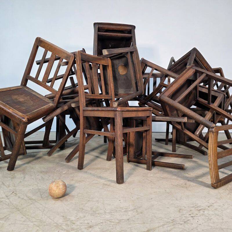 Ensemble de 21 chaises de café en hêtre