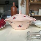 Saint Amand soup tureen, Pompadour model