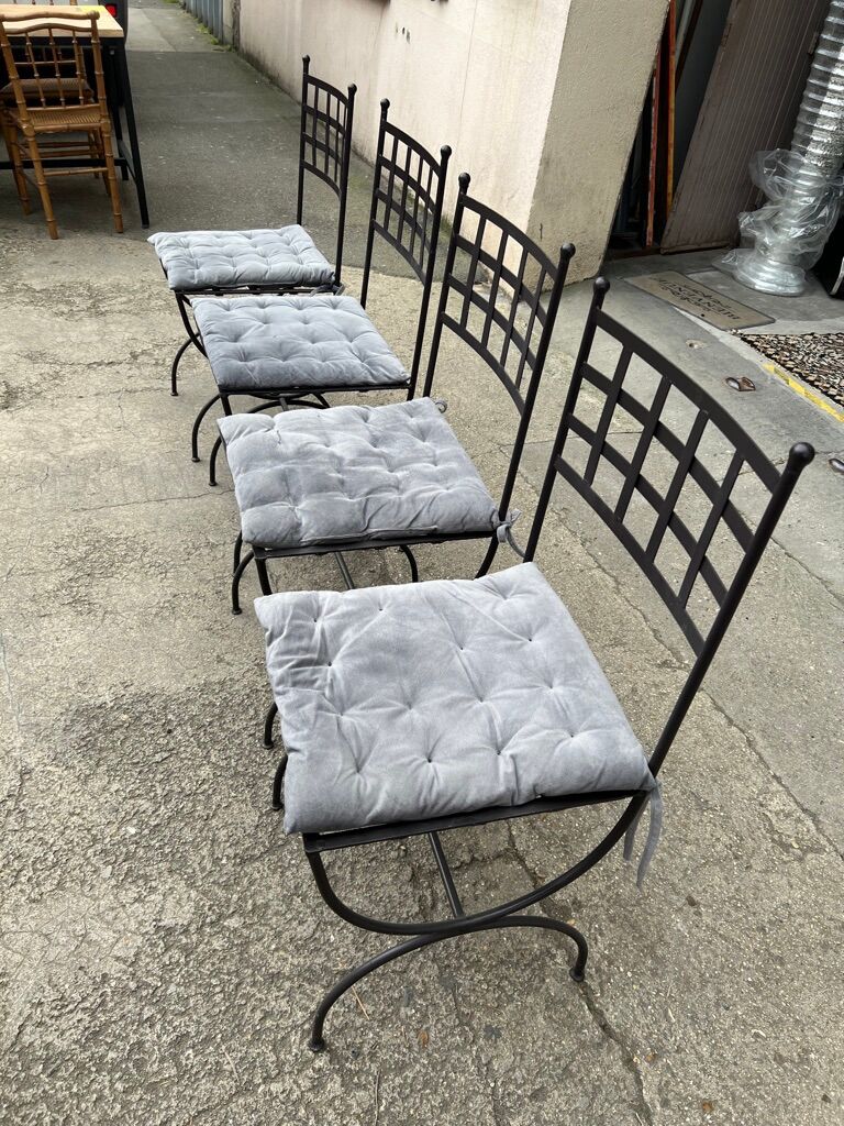 Set of 4 wrought iron chairs with seat cushions