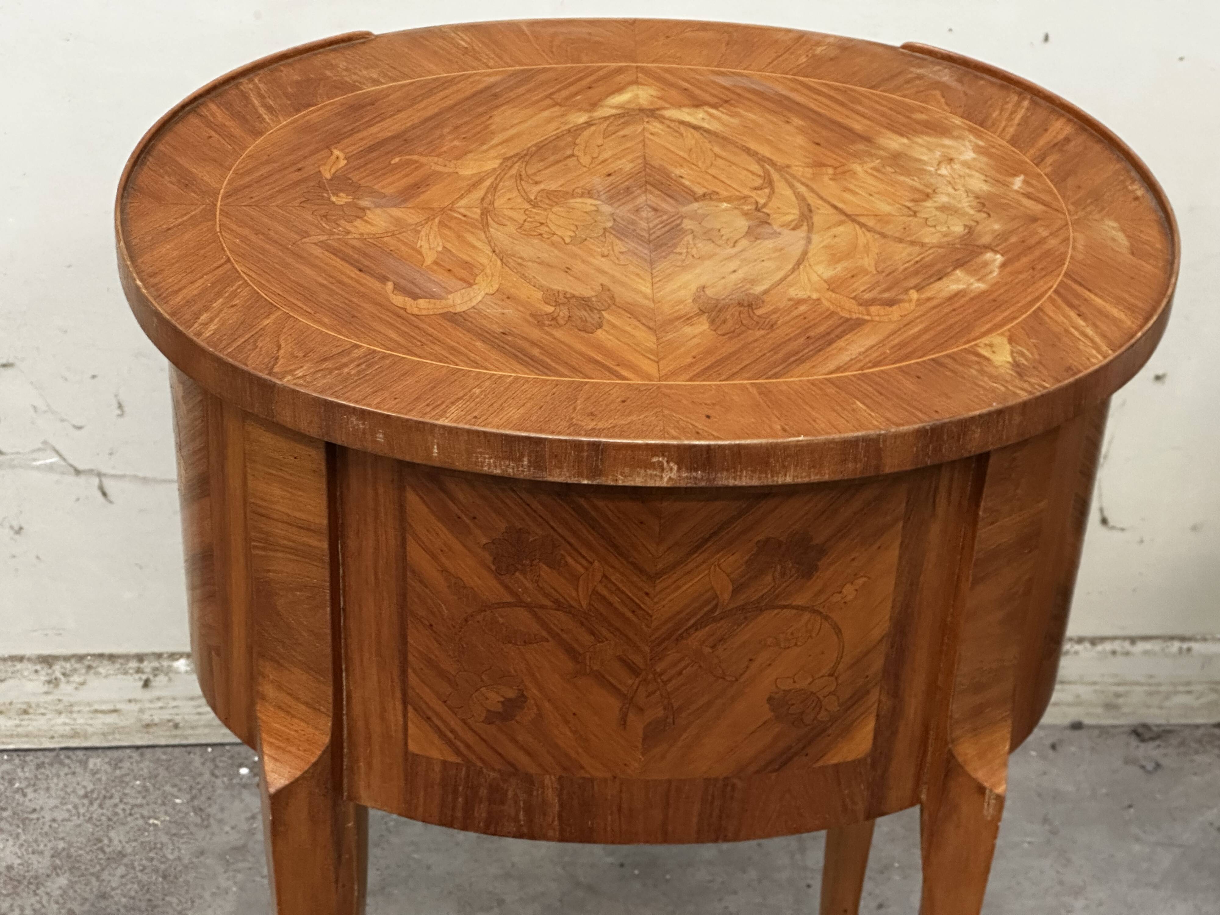 Oval side table in marquetry wood, Louis XVI style - early 20th century