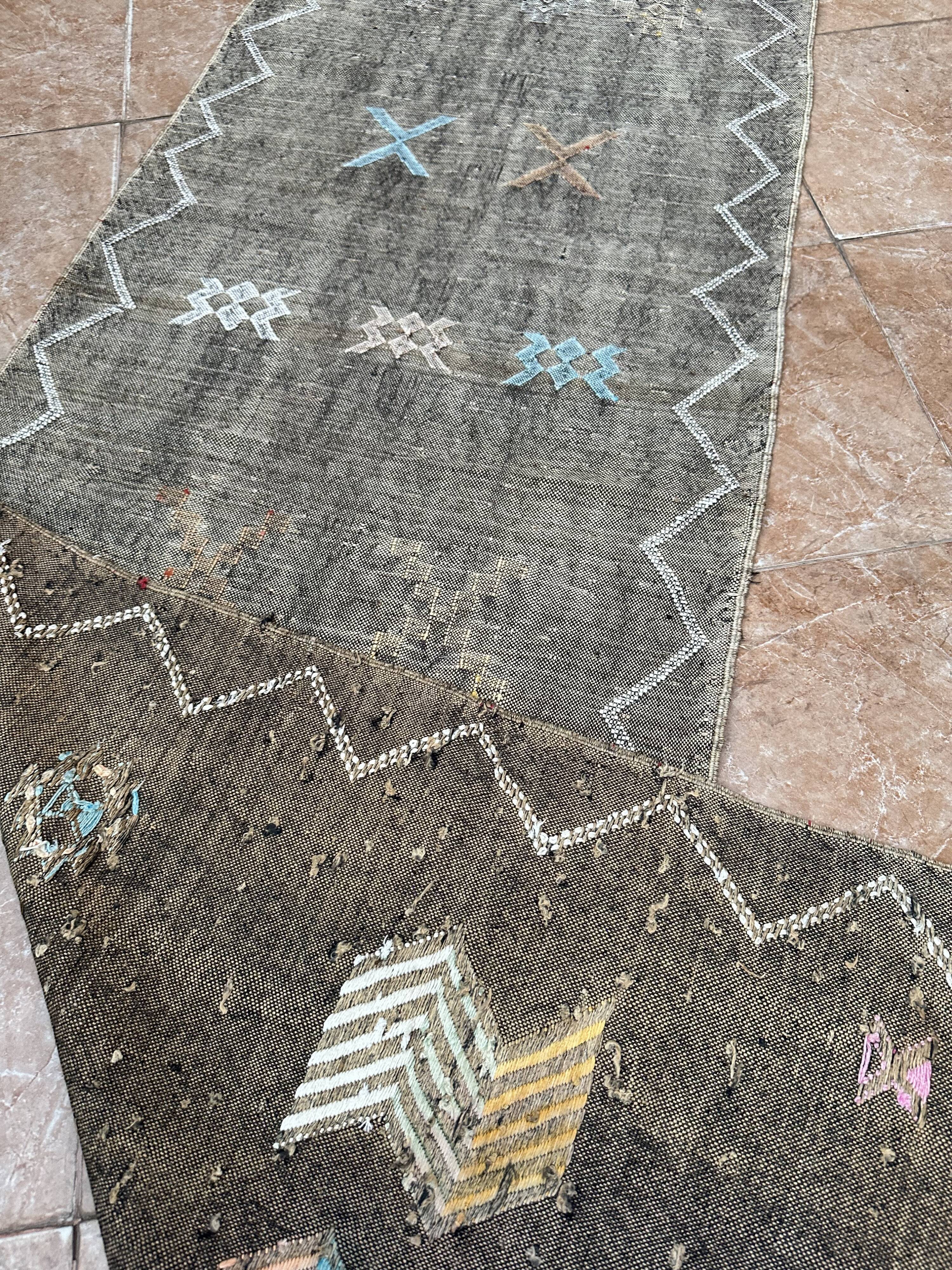 Moroccan silk hallway rug with cactus pattern: handwoven