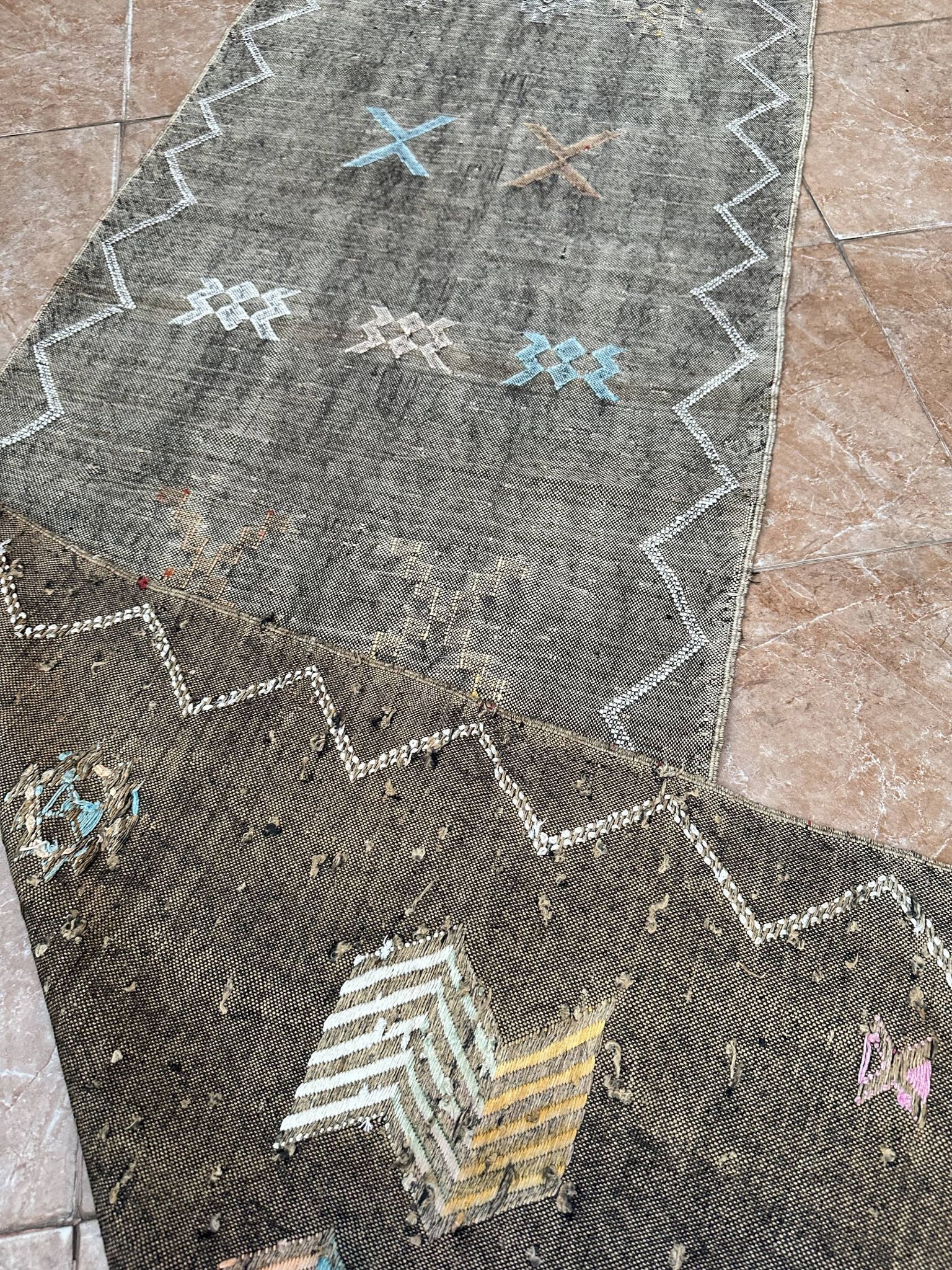 Moroccan silk hallway rug with cactus pattern: handwoven