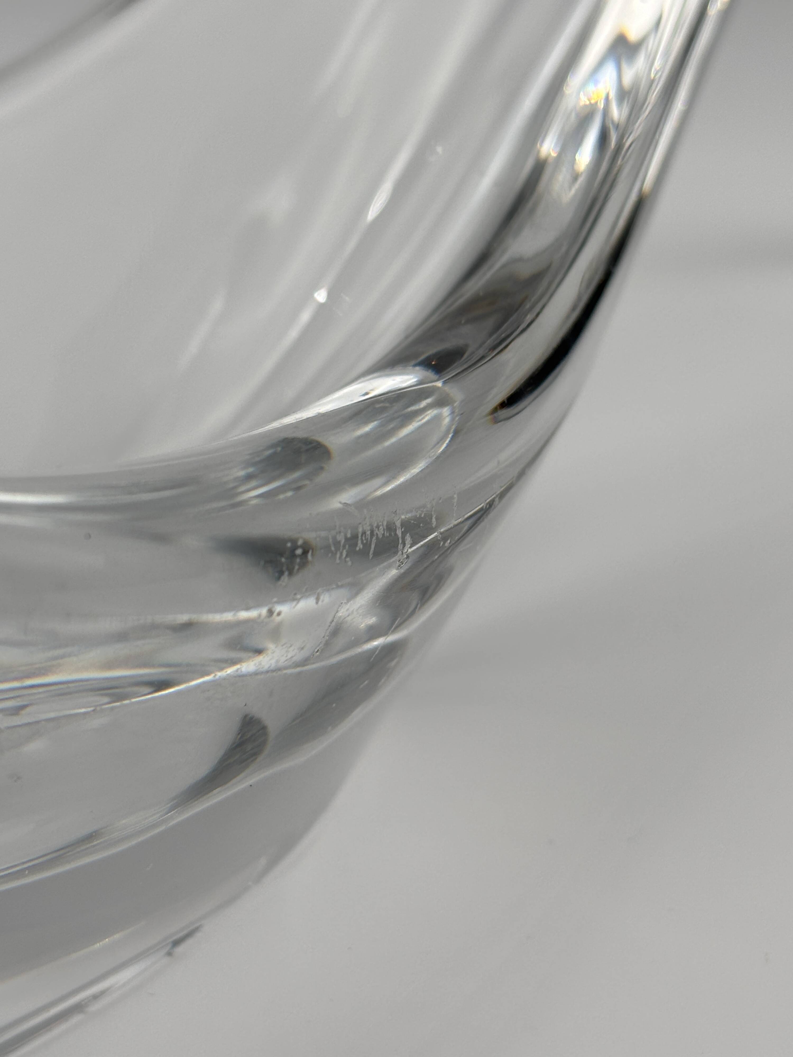 Monumental "Wave" coupe by Baccarat in solid crystal - 64 cm