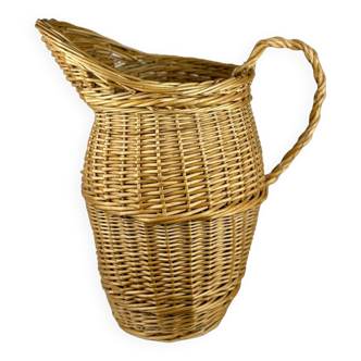 Wicker basket in the shape of an ewer carafe