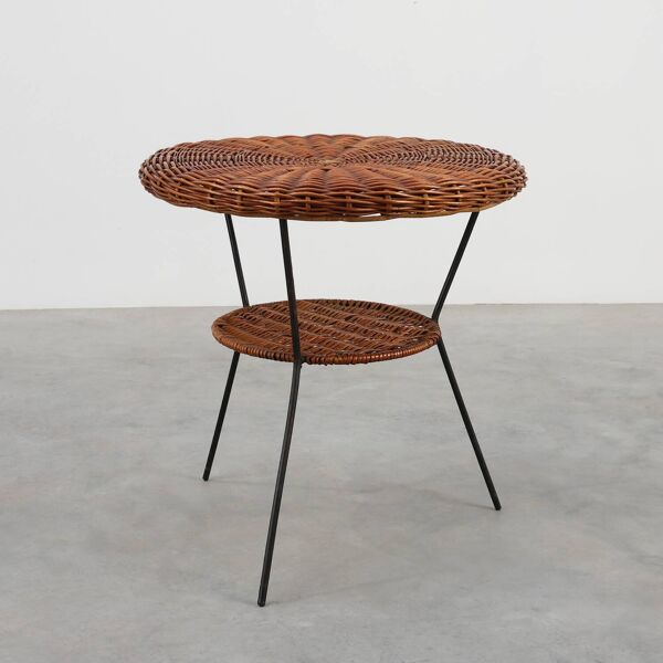 Table basse ronde à deux niveaux en rotin tissé, osier et fer des années 50, Italie