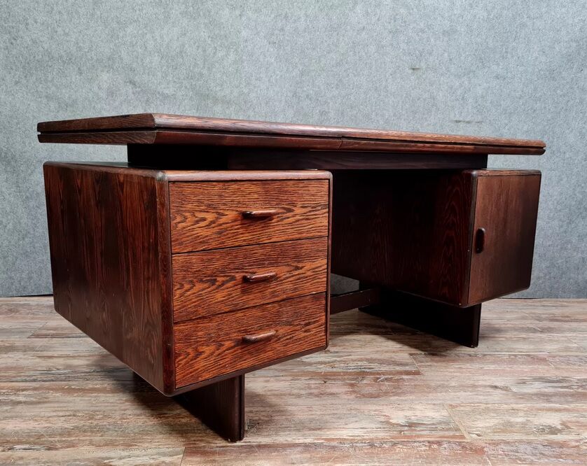 Bureau design scandinave en palissandre de Santos vers 1950