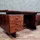 Bureau design scandinave en palissandre de Santos vers 1950