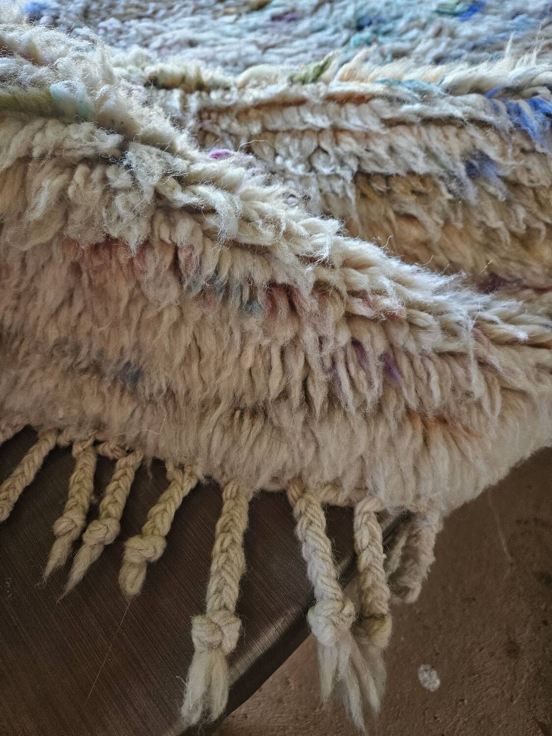 Berber boujaad rug in rustic wool 250 x 185 cm light mottled