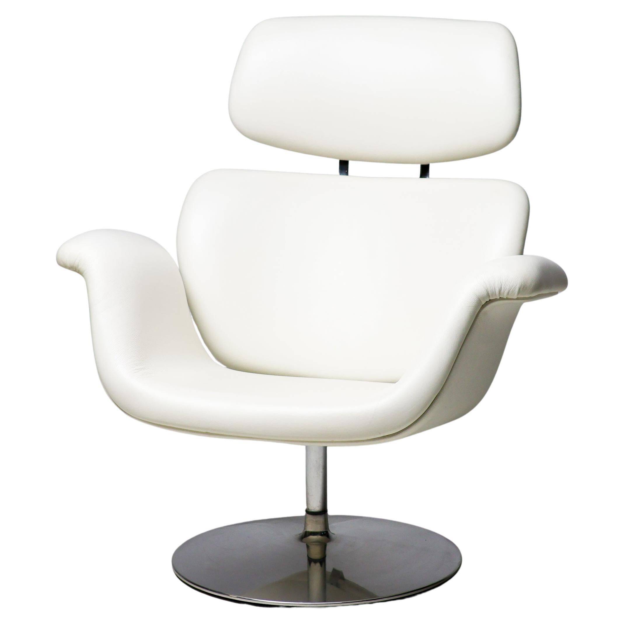 Artifort Tulip F545 Lounge Chair by Pierre Paulin, white leather