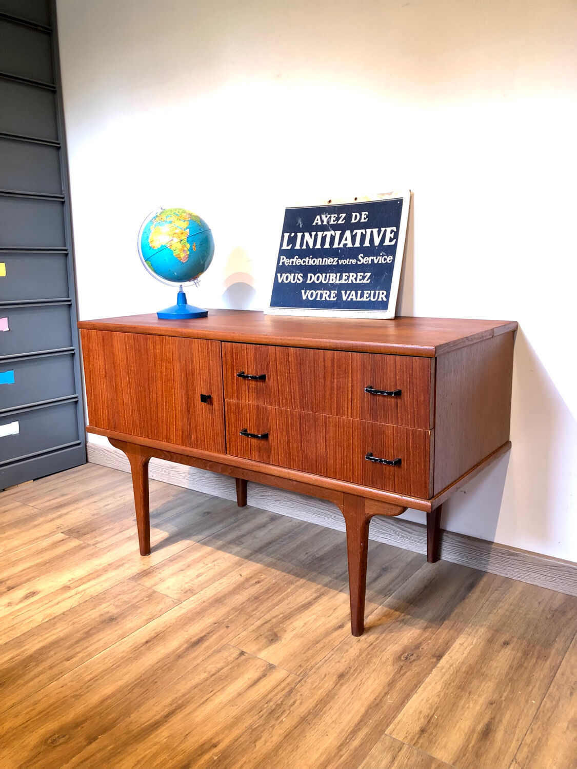 Mini sideboard