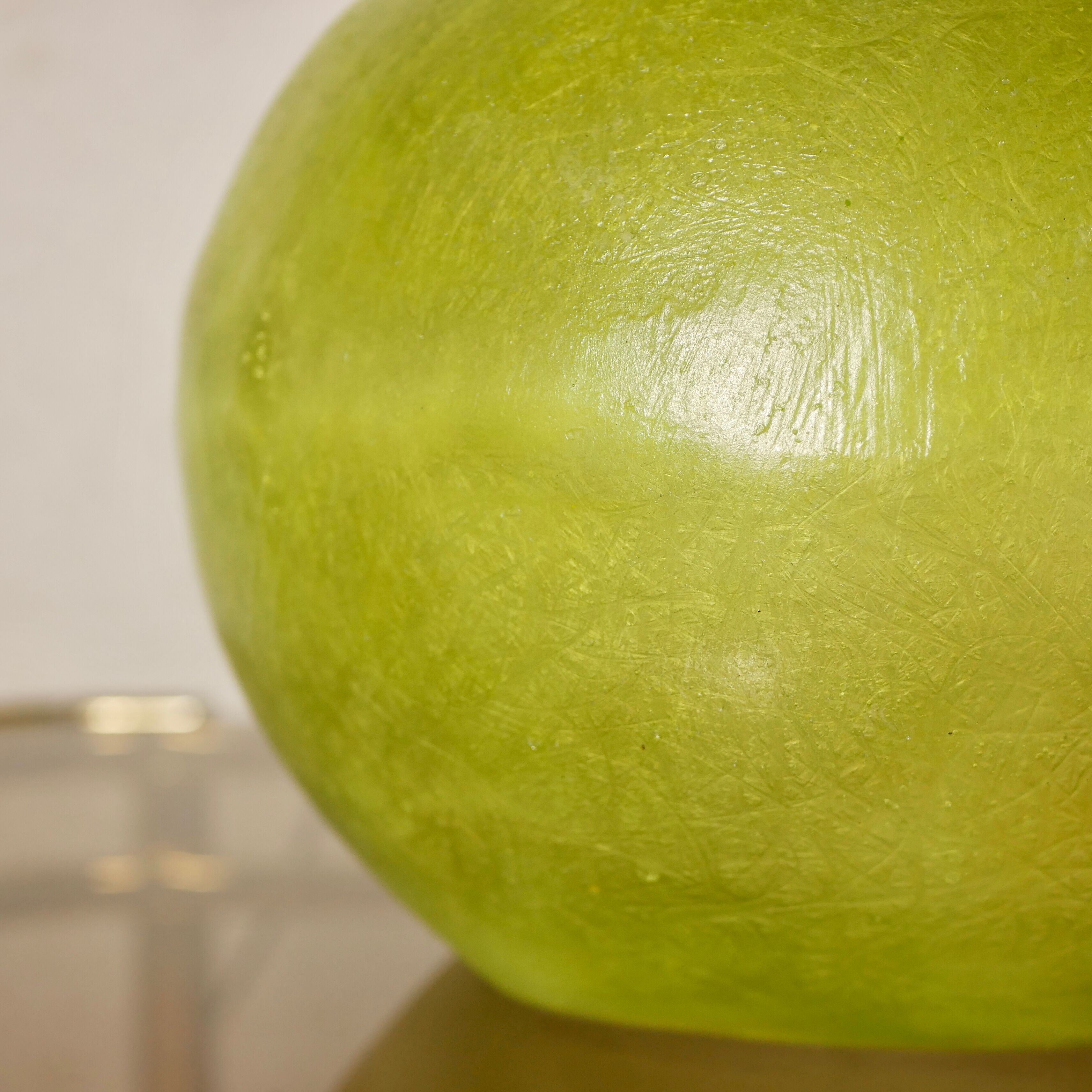 Lampe galet verte en fibre de verre