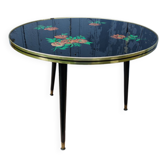 Tripod round coffee table