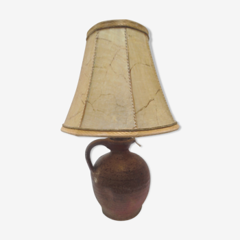 Lampe de chevet en terre et peau