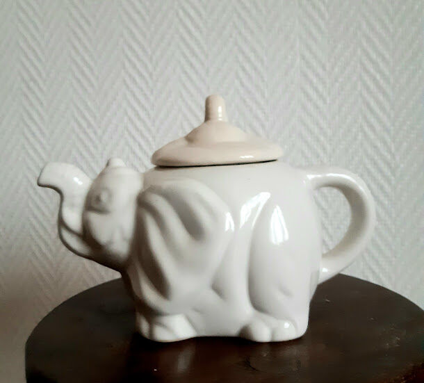 Théière vintage éléphant en céramique