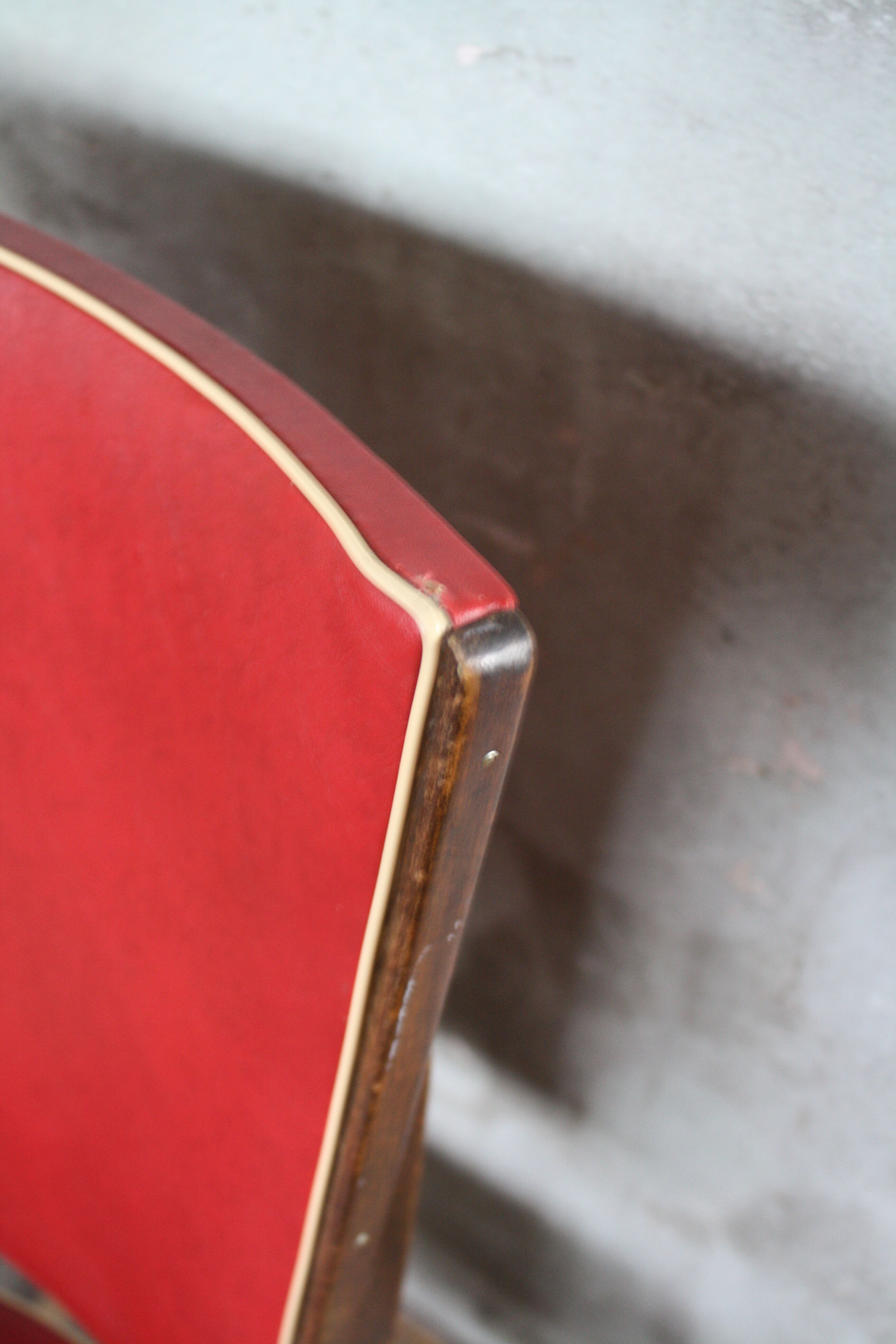 Lot of 8 vintage wooden chairs and red skai