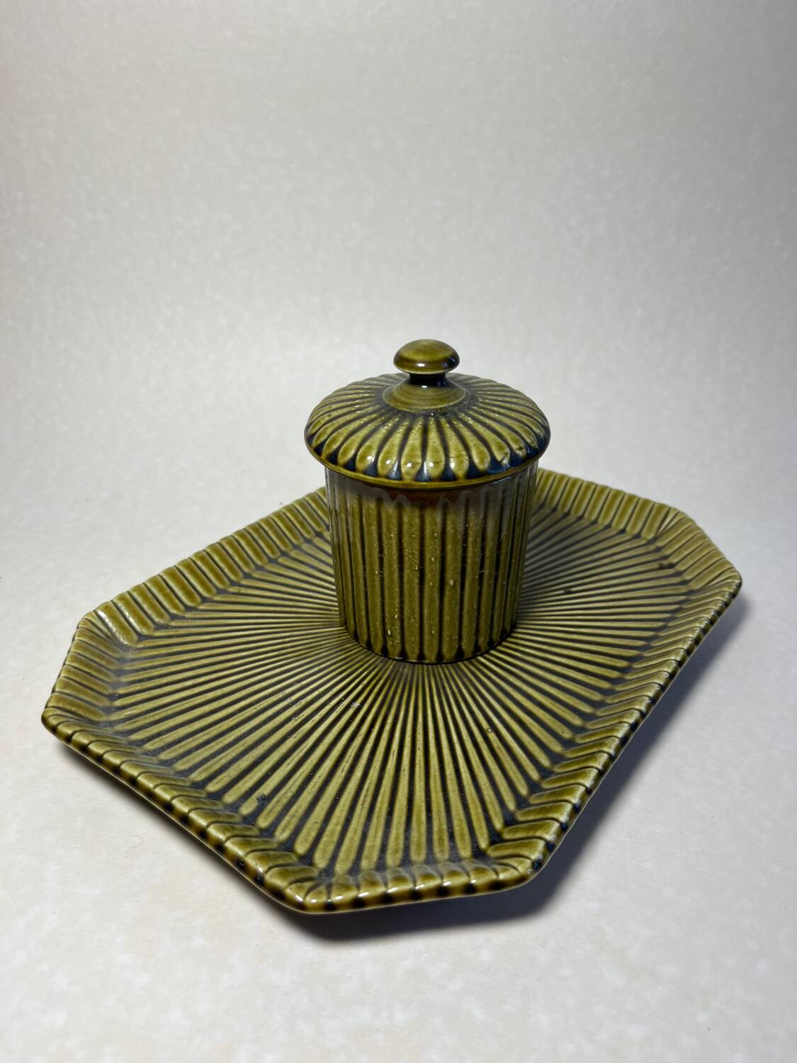Ceramic tableware