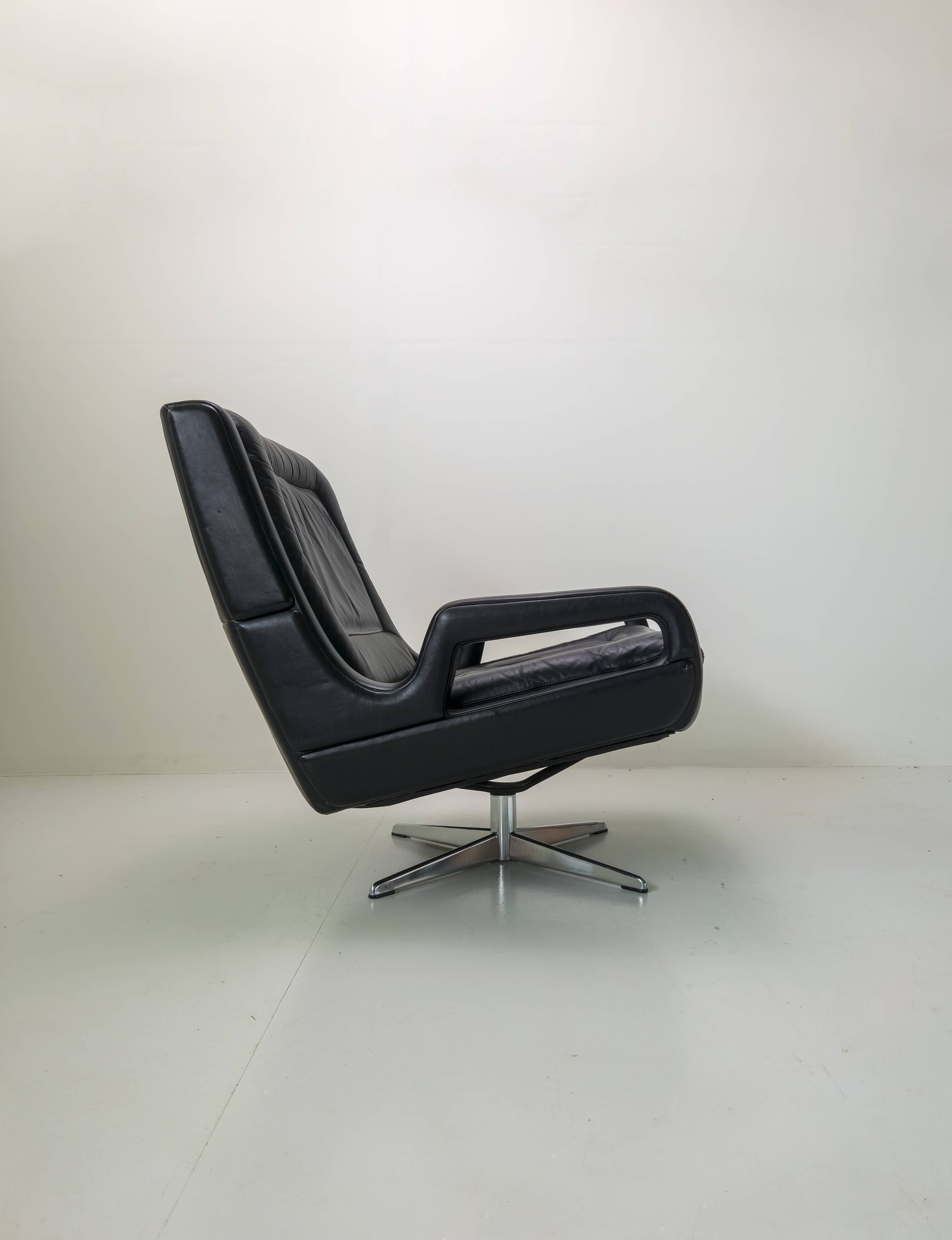 Carl Straub swivel armchair – 1960s/70s