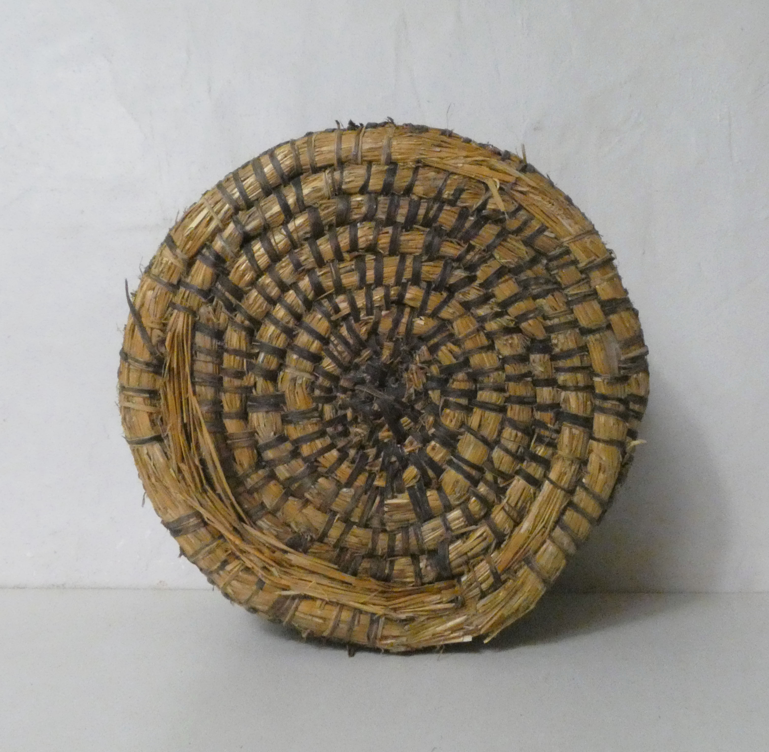 Straw basket banneton popular art
