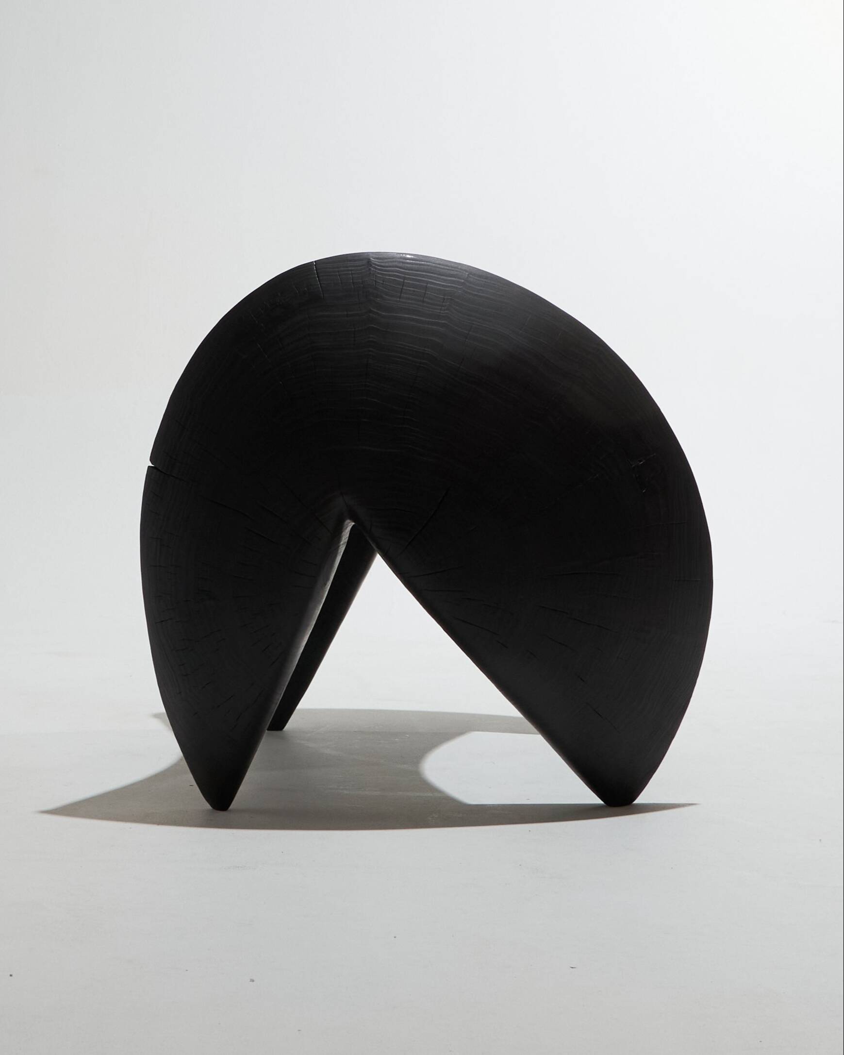 Assise Aigeon en bois noir