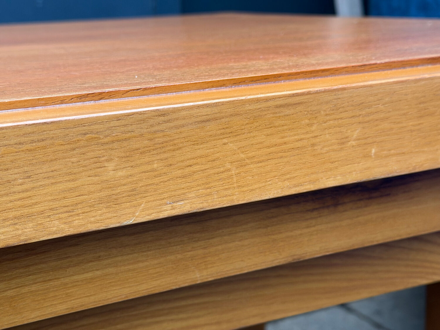 Vintage coffee table in solid elm from the 1970s.