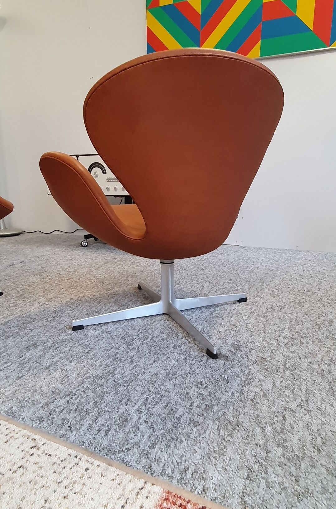 Pair of Swan armchairs by Arne Jacobsen for Fritz Hansen