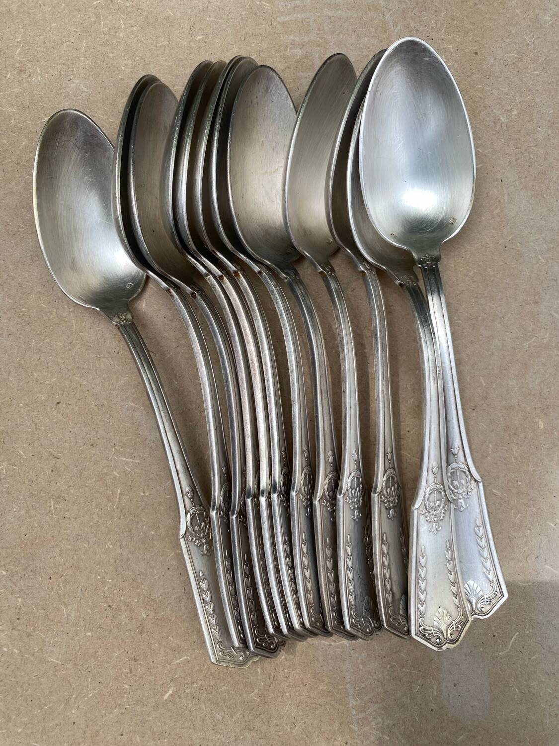 Set of 12 silver-plated metal soup spoons