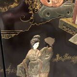 Ancien meuble chinois laqué noir orné de pierres dures / cabinet