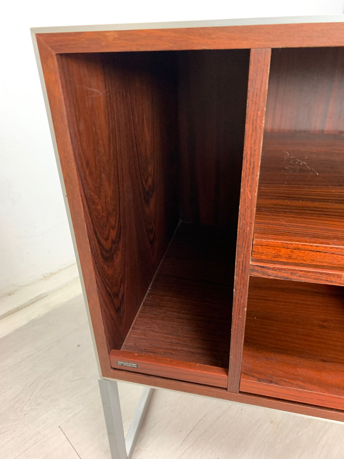 Hi-fi bang and olufsen cabinet