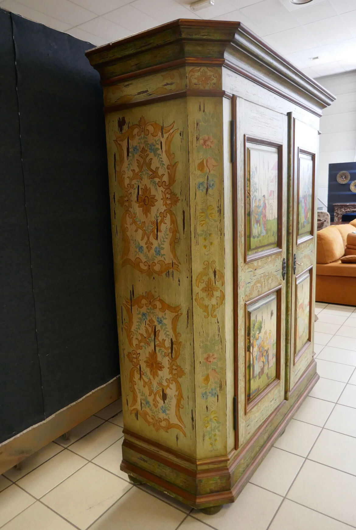 Cabinet painted in the Austrian spirit with polychrome decorations