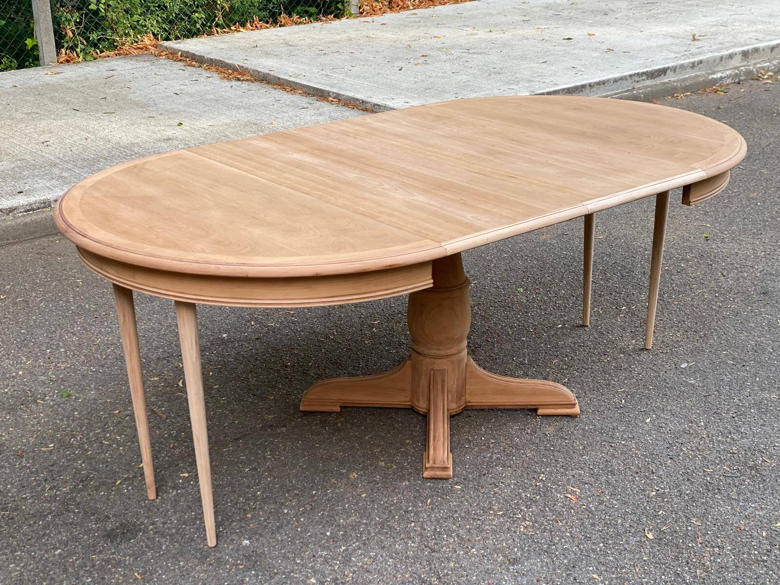 Large extendable round dining table stripped with a central wooden leg 110-198cm.