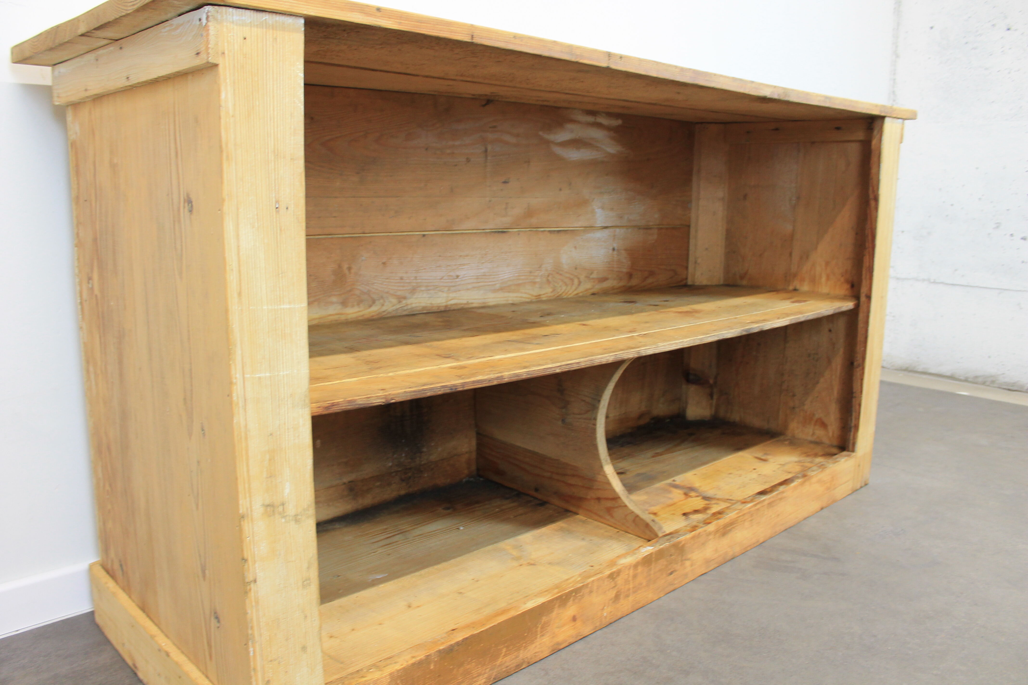 Fir trading counter
