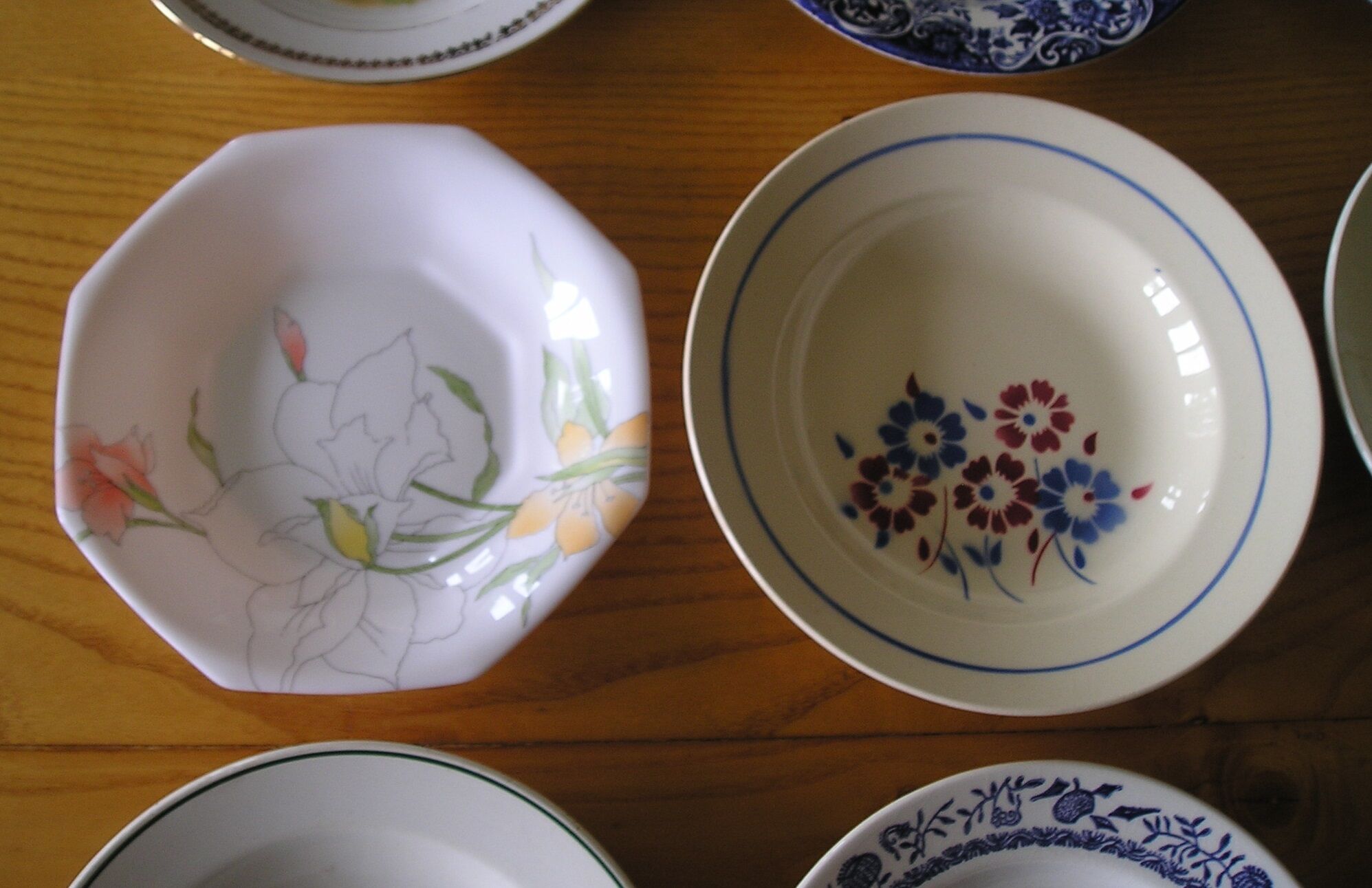 Set of 12 different hollow plates