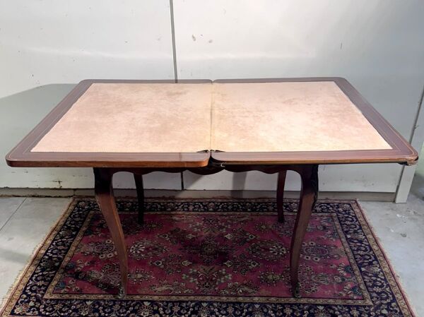 Table à jeu en marqueterie de style Louis XV époque fin XIXème