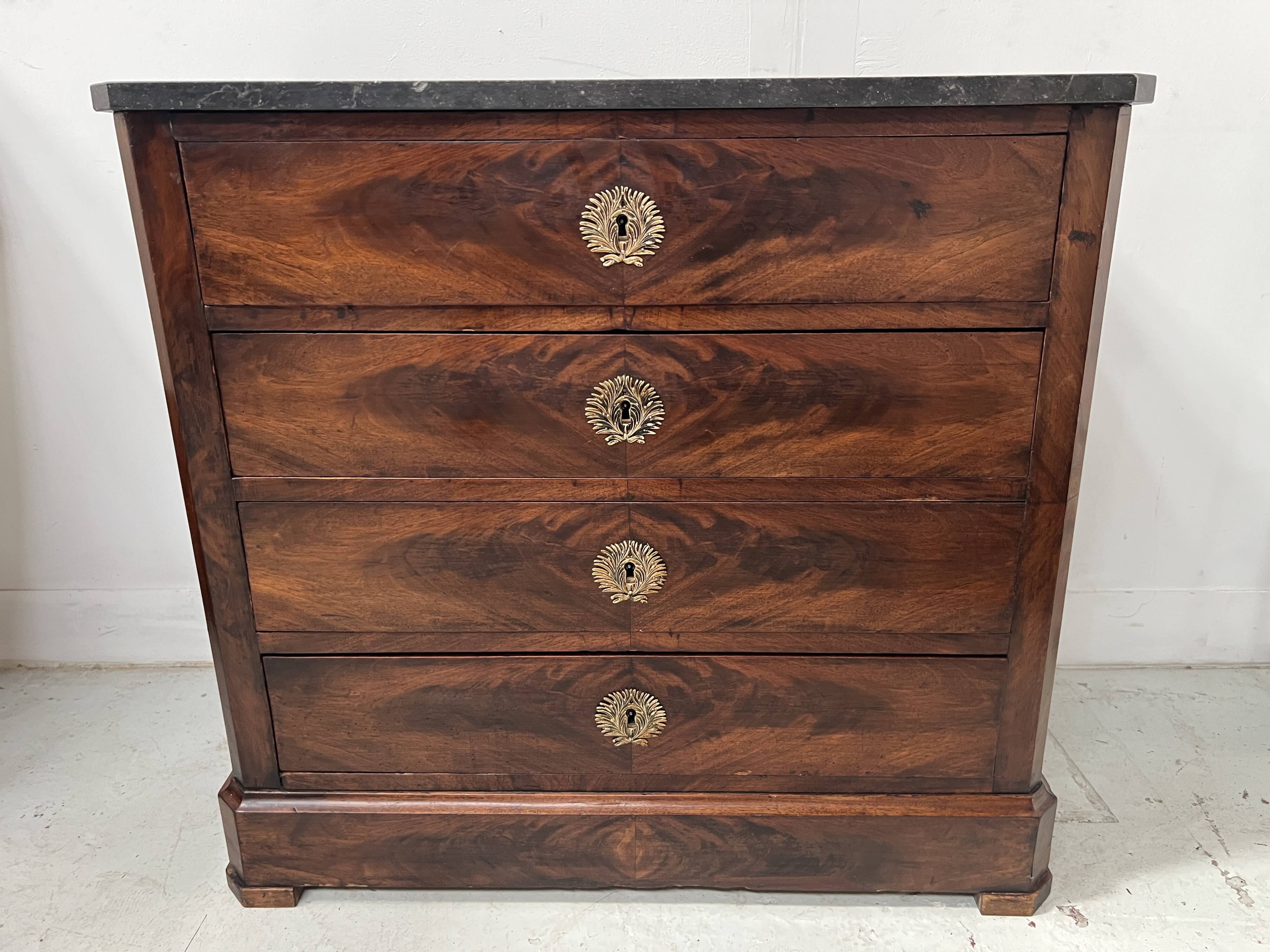 Commode en acajou de style Louis Philippe XIX siècle